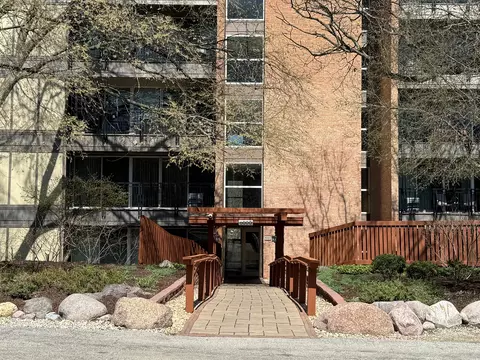 6000 Oakwood Dr #1F, Lisle, IL 60532