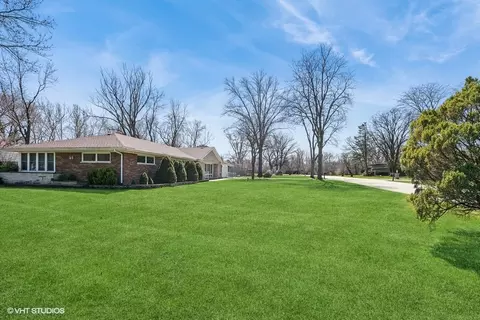 Exterior - 301 Brookwood Dr, Olympia Fields, IL 60461 photo 2 of 8