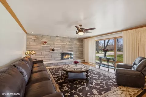 Living - 301 Brookwood Dr, Olympia Fields, IL 60461 photo 2 of 3