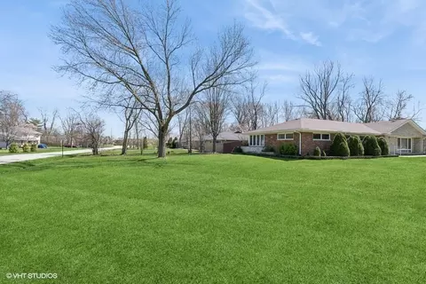 Exterior - 301 Brookwood Dr, Olympia Fields, IL 60461 photo 8 of 8