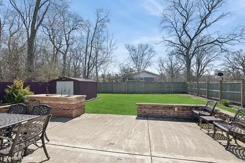 Exterior - 301 Brookwood Dr, Olympia Fields, IL 60461 photo 5 of 8