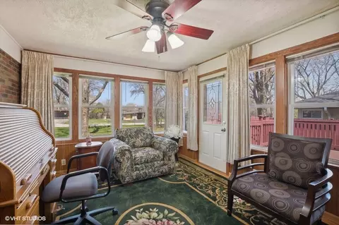 Living - 301 Brookwood Dr, Olympia Fields, IL 60461 photo 3 of 3