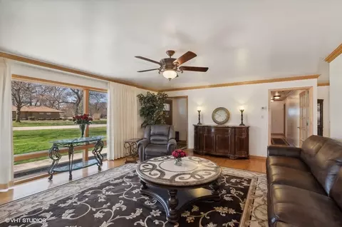 Living - 301 Brookwood Dr, Olympia Fields, IL 60461 photo 1 of 3