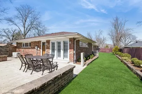 Exterior - 301 Brookwood Dr, Olympia Fields, IL 60461 photo 6 of 8
