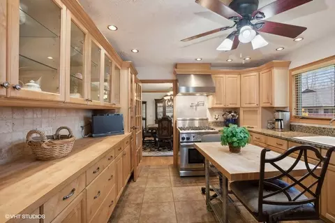 Kitchen - 301 Brookwood Dr, Olympia Fields, IL 60461 photo 3 of 4