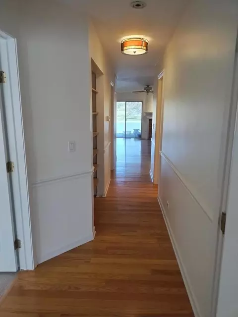 Entry Way - 1305 Nutmeg Ct #A, Mount Prospect, IL 60056 photo 4 of 4