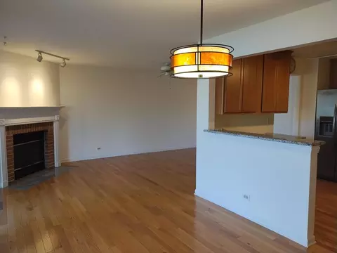 Dining - 1305 Nutmeg Ct #A, Mount Prospect, IL 60056 photo 1 of 2