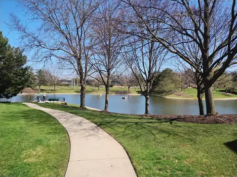 View/Area - 1305 Nutmeg Ct #A, Mount Prospect, IL 60056 photo 3 of 6