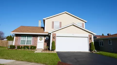 372 Laguna Ct, Carol Stream, IL 60188