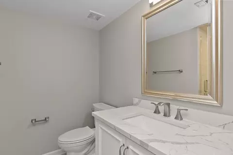 Bath - 1508 Arbor Ln, Elgin, IL 60123 photo 3 of 4