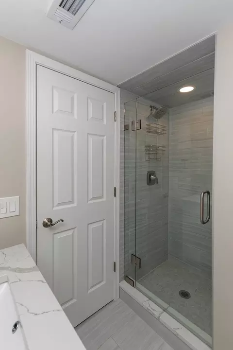 Bath - 1508 Arbor Ln, Elgin, IL 60123 photo 4 of 4