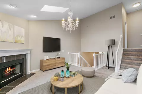 Living - 1508 Arbor Ln, Elgin, IL 60123 photo 2 of 3