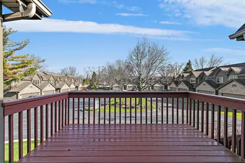 Exterior - 1508 Arbor Ln, Elgin, IL 60123 photo 2 of 3