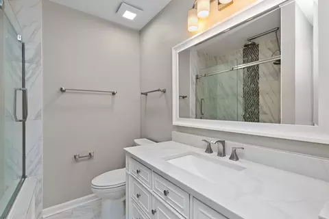 Bath - 1508 Arbor Ln, Elgin, IL 60123 photo 1 of 4