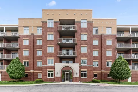 500 E Saint Charles Rd #306, Lombard, IL 60148