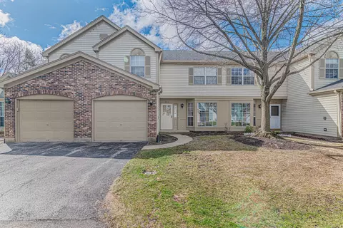 222 Wellington Cir, Gurnee, IL 60031