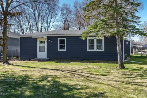 707 Marie Ave, Machesney Park, IL 61115