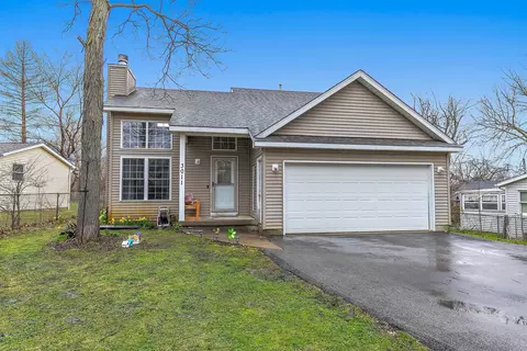 3011 Chestnut Dr, Wonder Lake, IL 60097