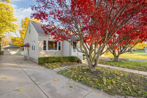18007 Oakley Ave, Lansing, IL 60438