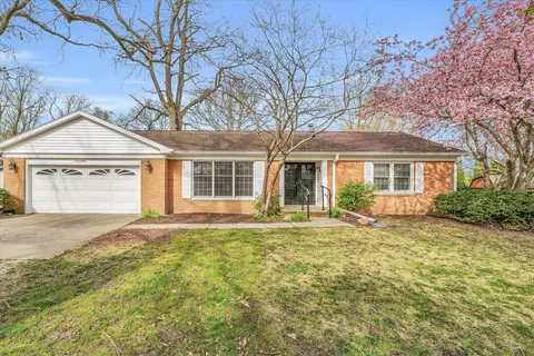709 E Woodland Dr, Saint Joseph, IL 61873