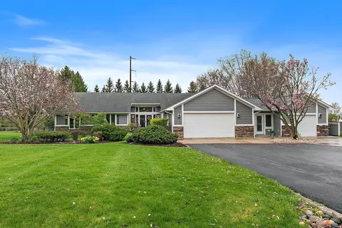 39 W343 Hogan Hl, Elgin, IL 60124