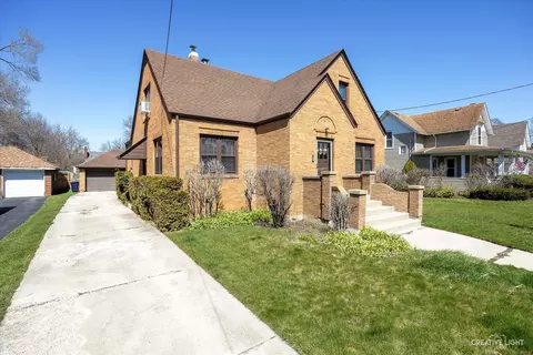 620 Oakland Ave, Elgin, IL 60120
