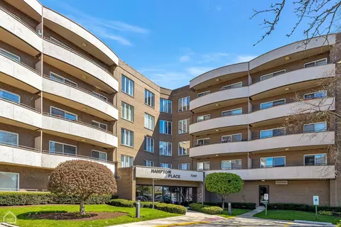 7201 N Lincoln Ave #406, Lincolnwood, IL 60712