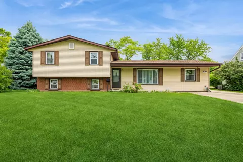 409 Thunderbird Trl, Carol Stream, IL 60188