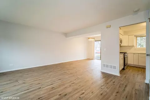 1515 Mohawk Trl, Wheeling, IL 60090 photo 4