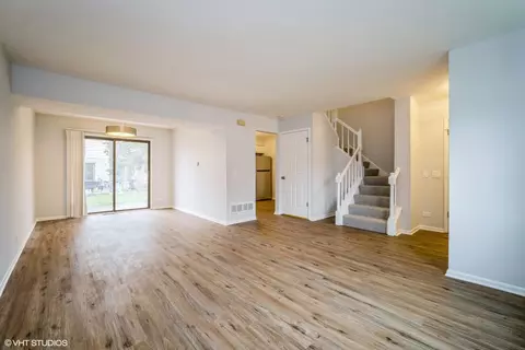 1515 Mohawk Trl, Wheeling, IL 60090 photo 3