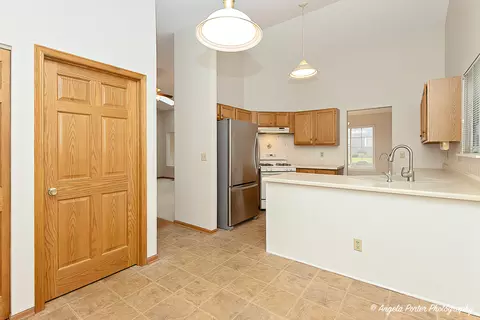 Kitchen - 1911 Birch Ln, Mchenry, IL 60051 photo 5 of 6