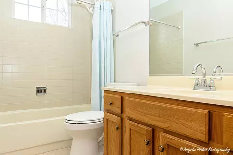 Bath - 1911 Birch Ln, Mchenry, IL 60051 photo 1 of 3