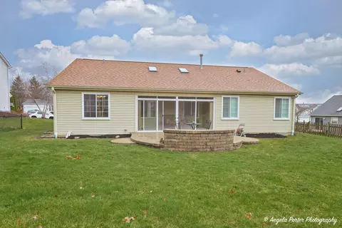 Exterior - 1911 Birch Ln, Mchenry, IL 60051 photo 6 of 11