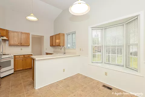 Kitchen - 1911 Birch Ln, Mchenry, IL 60051 photo 4 of 6