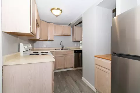 Kitchen - 2015 E Jackson St, Bloomington, IL 61701 photo 2 of 3
