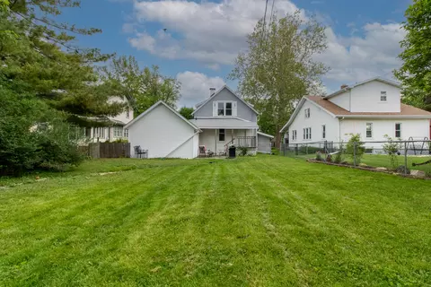 Exterior - 2015 E Jackson St, Bloomington, IL 61701 photo 3 of 6