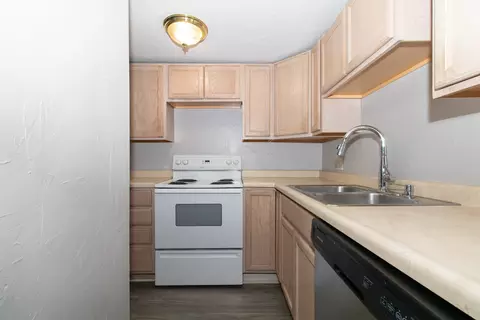 Kitchen - 2015 E Jackson St, Bloomington, IL 61701 photo 1 of 3