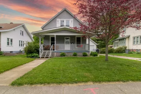 2015 E Jackson St, Bloomington, IL 61701