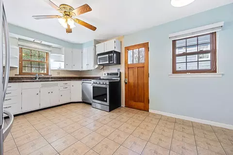 222 Hillside Ct, Wheaton, IL 60187 photo 3
