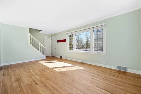 222 Hillside Ct, Wheaton, IL 60187 photo 2