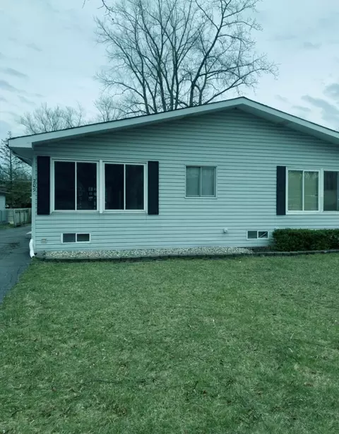 209 Troy Ln, Lombard, IL 60148