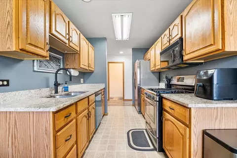 Kitchen - 2313 Bluejay Trl, Elgin, IL 60123 photo 1 of 3