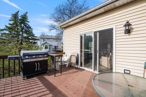Exterior - 2313 Bluejay Trl, Elgin, IL 60123 photo 3 of 8