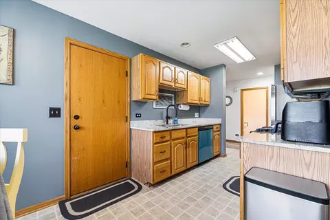Kitchen - 2313 Bluejay Trl, Elgin, IL 60123 photo 3 of 3
