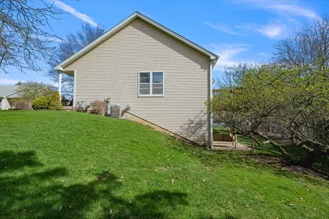 Exterior - 2313 Bluejay Trl, Elgin, IL 60123 photo 6 of 8
