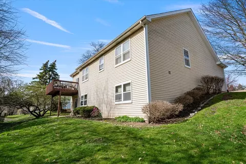Exterior - 2313 Bluejay Trl, Elgin, IL 60123 photo 4 of 8