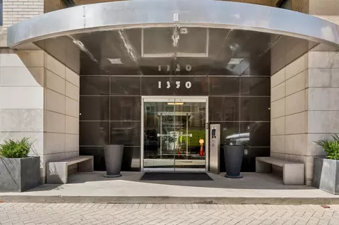 1350 N Astor St #7D, Chicago, IL 60610