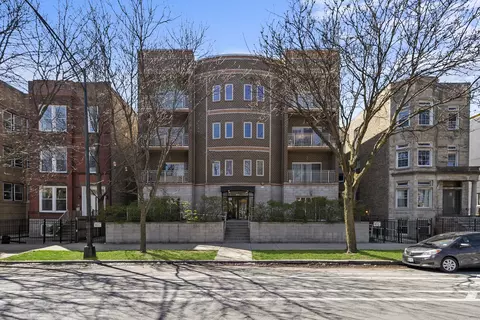 1928 N Kedzie Ave #302, Chicago, IL 60647