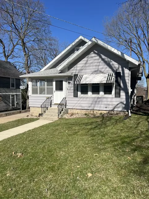 918 S Galena Ave, Dixon, IL 61021