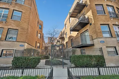 1227 W Greenleaf Ave #3S, Chicago, IL 60626